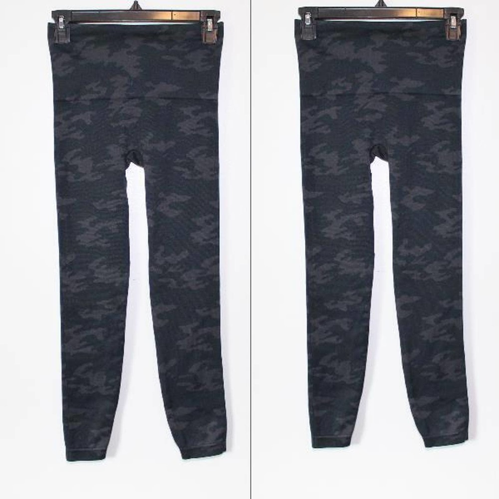 ✨2/$20 SPANX Camo Look at Me Now Seamless Cropped Leggings Black Gray Medium - Picture 13 of 14